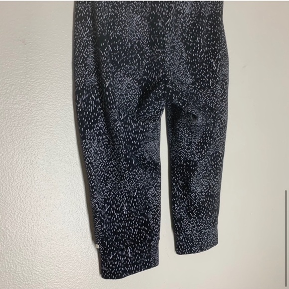 Fabletics Hamilton Capri Foldover Sweatpants Black White Cropped Size XS Women’s - Picture 7 of 9